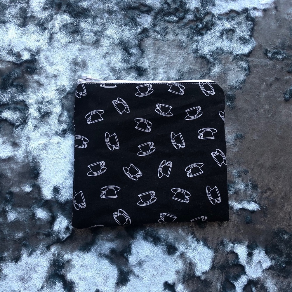 Teacup printed pouch w zipper